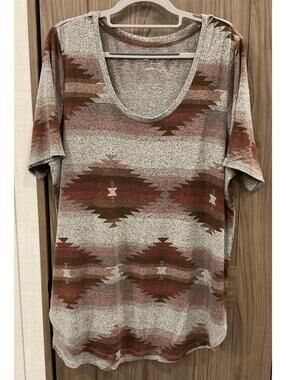 24/7 By Maurices Womens Short Sleeve Round Neck Aztec Tee Size 1X